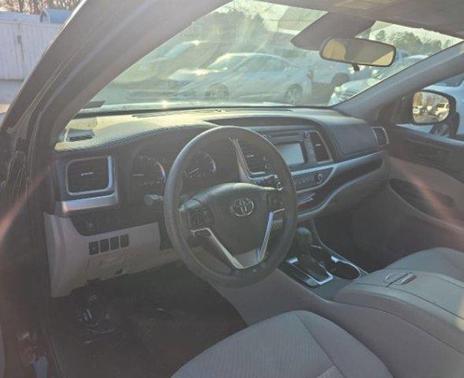 2017 Toyota Highlander LE