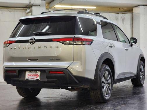 2022 Nissan Pathfinder SV