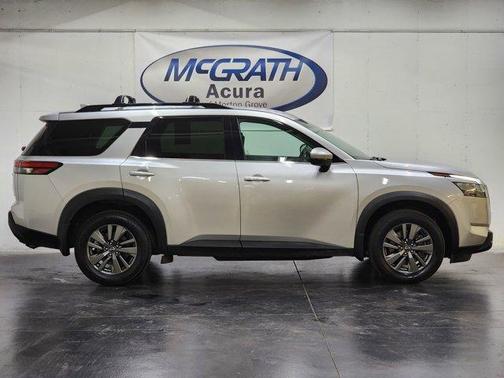 2022 Nissan Pathfinder SV