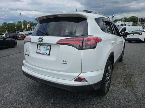 Super White 2018 Toyota RAV4 LE