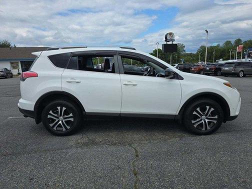 Super White 2018 Toyota RAV4 LE