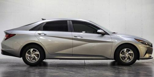 2022 Hyundai ELANTRA SE