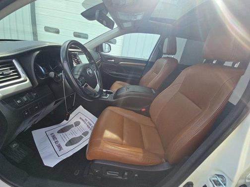 Blizzard Pearl 2017 Toyota Highlander Limited