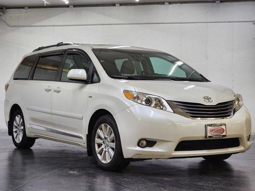 2017 Toyota Sienna XLE