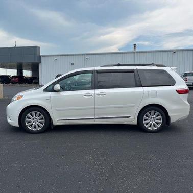 2017 Toyota Sienna XLE