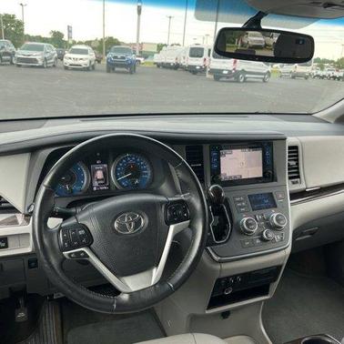 2017 Toyota Sienna XLE