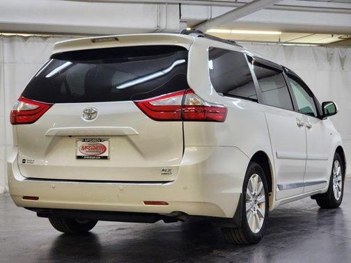 2017 Toyota Sienna XLE