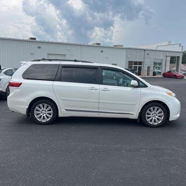 2017 Toyota Sienna XLE