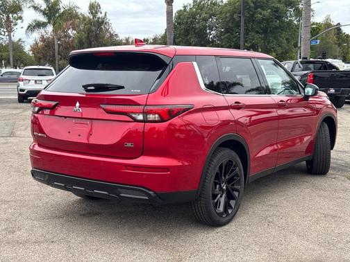 2024 Mitsubishi Outlander SE