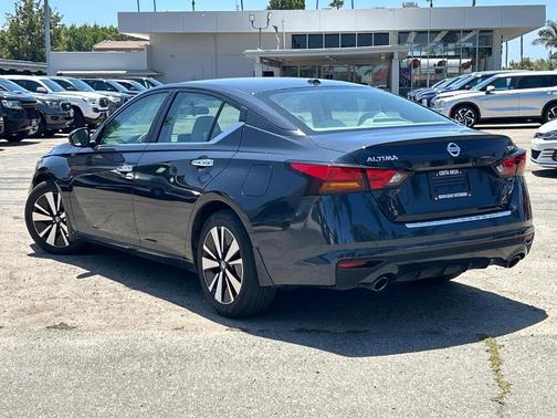 2021 Nissan Altima 2.5 SV