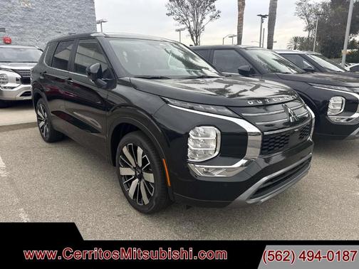 2025 Mitsubishi Outlander SE