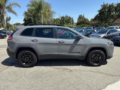 2023 Jeep Cherokee Altitude Lux