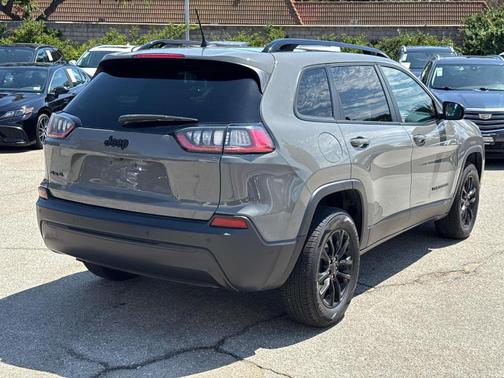 2023 Jeep Cherokee Altitude Lux