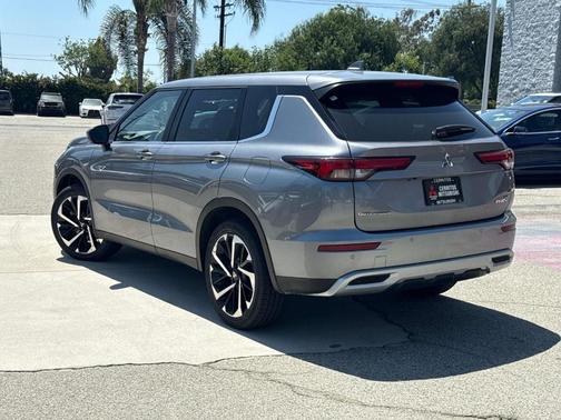 2023 Mitsubishi Outlander PHEV SE