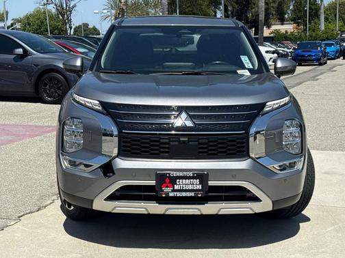 2023 Mitsubishi Outlander PHEV SE