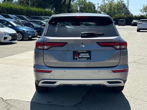 2023 Mitsubishi Outlander PHEV SE