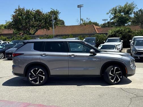2023 Mitsubishi Outlander PHEV SE