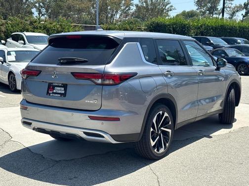 2023 Mitsubishi Outlander PHEV SE
