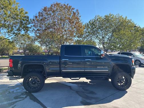 2017 GMC Sierra 2500 Denali