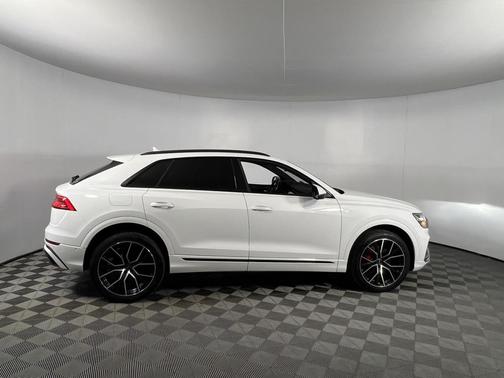 2022 Audi Q8 55 Premium Plus