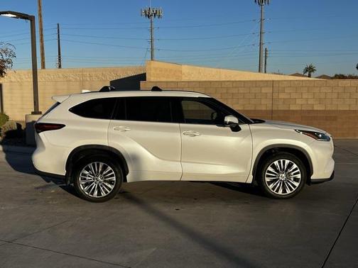 2023 Toyota Highlander Platinum