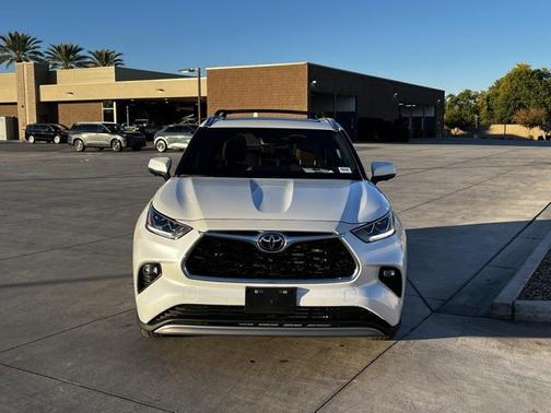 2023 Toyota Highlander Platinum