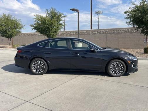 2023 Hyundai SONATA Hybrid SE