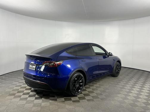 2024 Tesla Model Y Base