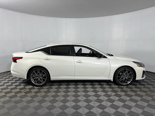 2023 Nissan Altima SR VC-Turbo FWD