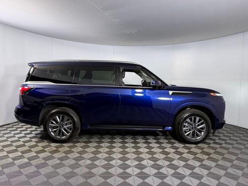 2025 INFINITI QX80 PURE
