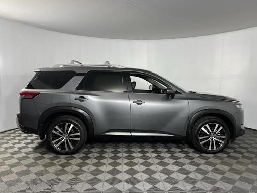 2024 Nissan Pathfinder Platinum FWD