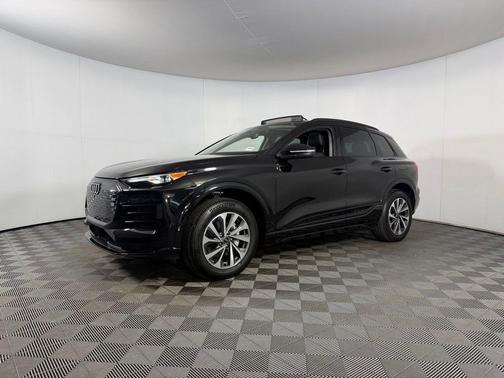 Mythos Black Metallic 2025 Audi Q6 e-tron Premium quattro
