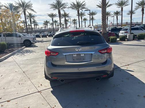 2016 INFINITI QX70 Base