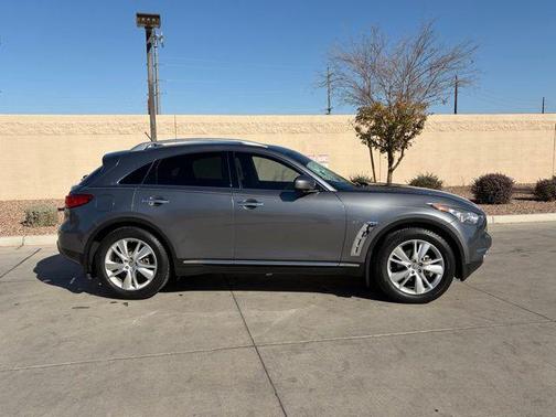 2016 INFINITI QX70 Base