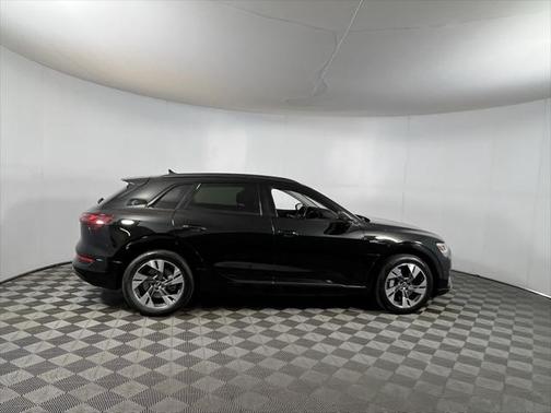 2022 Audi e-tron Premium