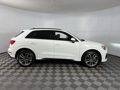 2022 Audi Q3 45 S line Premium