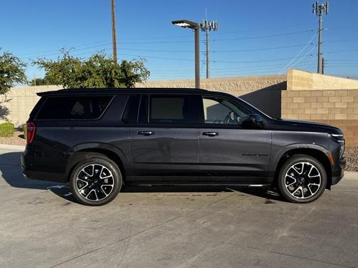 2025 Chevrolet Suburban RST
