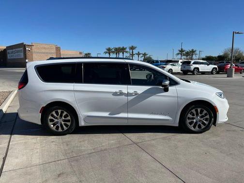 2023 Chrysler Pacifica L