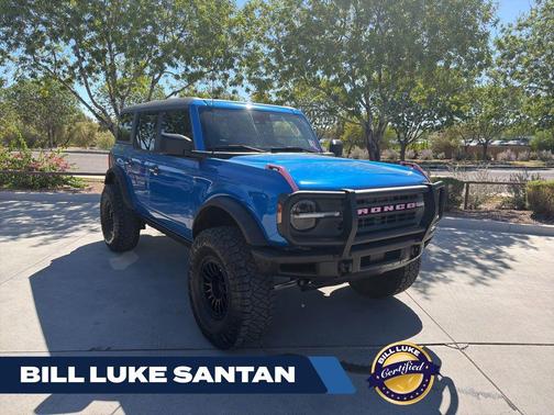 Velocity Blue Metallic 2023 Ford Bronco Black Diamond