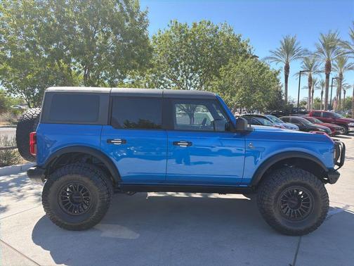 Velocity Blue Metallic 2023 Ford Bronco Black Diamond