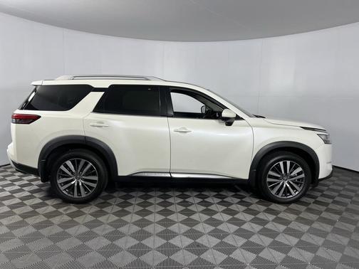 2022 Nissan Pathfinder Platinum 2WD