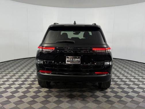 Diamond Black Crystal Pearlcoat 2023 Jeep Grand Cherokee Altitude