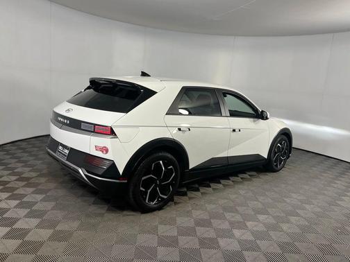 2024 Hyundai IONIQ 5 SE