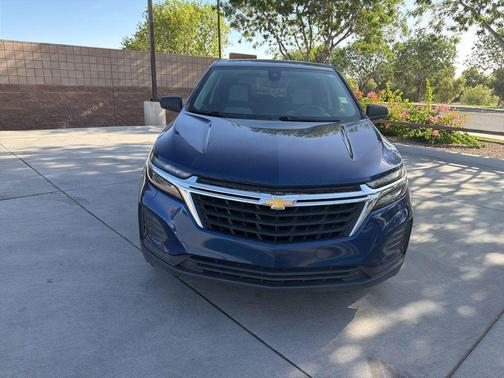 Blue Glow Metallic 2022 Chevrolet Equinox LS