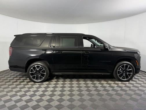 2025 Chevrolet Suburban RST