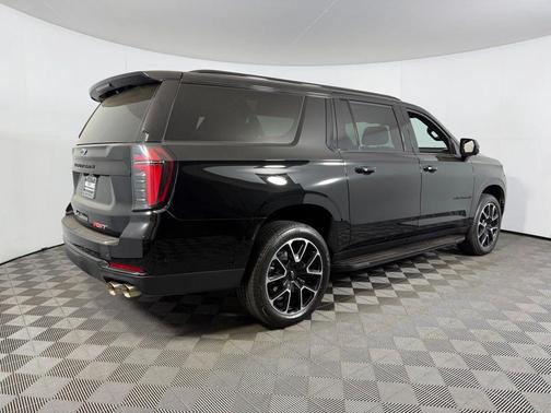 2025 Chevrolet Suburban RST