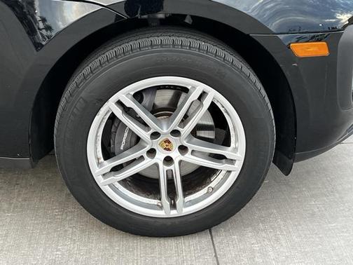 2023 Porsche Macan Base