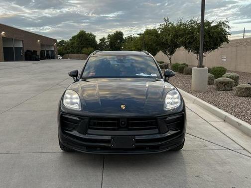 2023 Porsche Macan Base