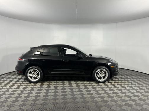 2023 Porsche Macan Base