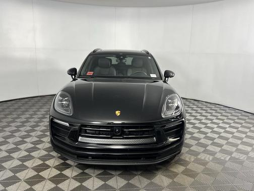 2023 Porsche Macan Base